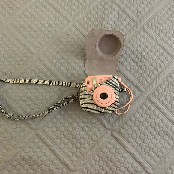 polaroid with case! - Picture 2 of 2